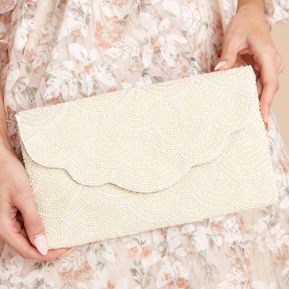 Scallop Cut Beaded Clutch / Crossbody Bag in Ivory with Gold Chain NEW NWT - Picture 5 of 14